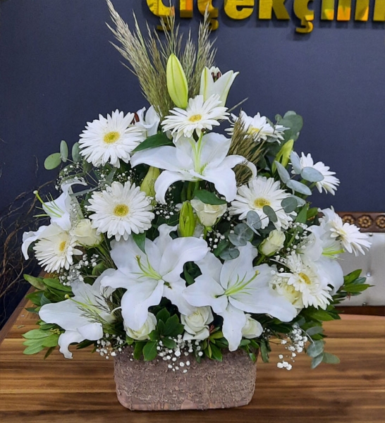 Bayrampaşa Çiçekçi Beyaz Lilyum ve Gerbera Butik Aranjman