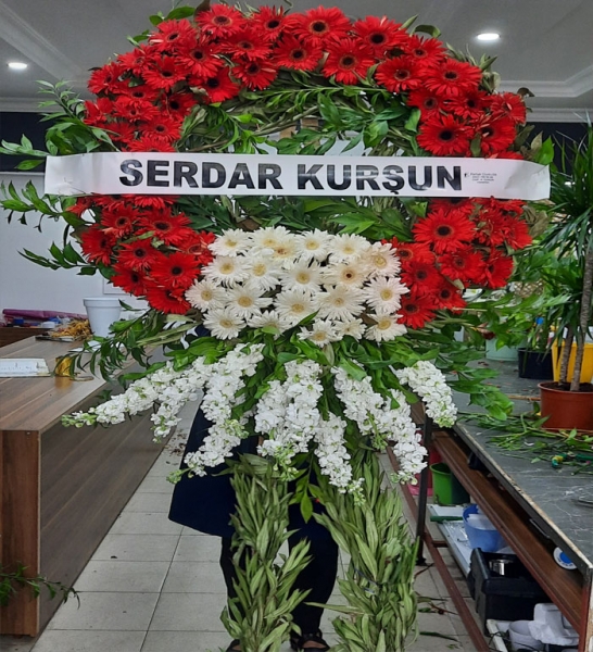 Bayrampaşa Çiçekçi Kırmızı Beyaz Cenaze Çelengi