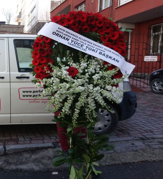 Bayrampaşa Çiçekçi Lüx Kırmızı Beyaz Cenaze Çelengi